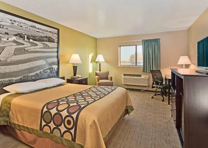 Super 8 By Wyndham Hotel 2*