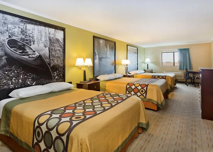 Super 8 By Wyndham Hotel Rochelle