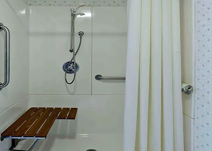 Super 8 By Wyndham Hotel Rochelle