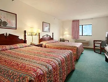 Super 8 By Wyndham Rochelle